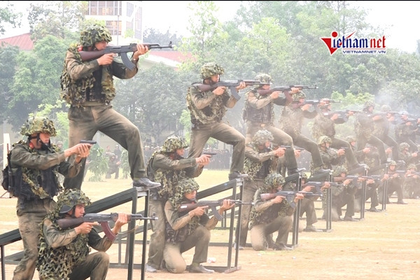 Màn trình diễn trấn áp bạo loạn, tiêu diệt mục tiêu khiến người xem trầm trồ