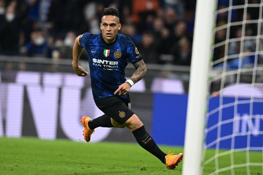 Martinez giúp Inter vùi dập AC Milan, vào chung kết Coppa Italia