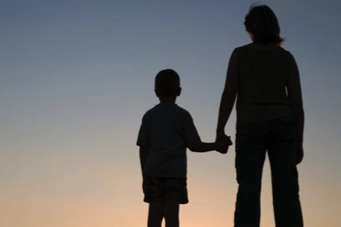 Mẹ không sinh ra con, nhưng tính ương bướng của con giống hệt mẹ! - 1