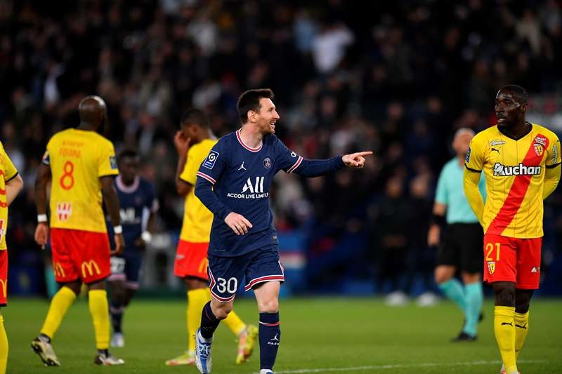 Messi lập siêu phẩm, PSG lần thứ 10 đăng quang Ligue 1