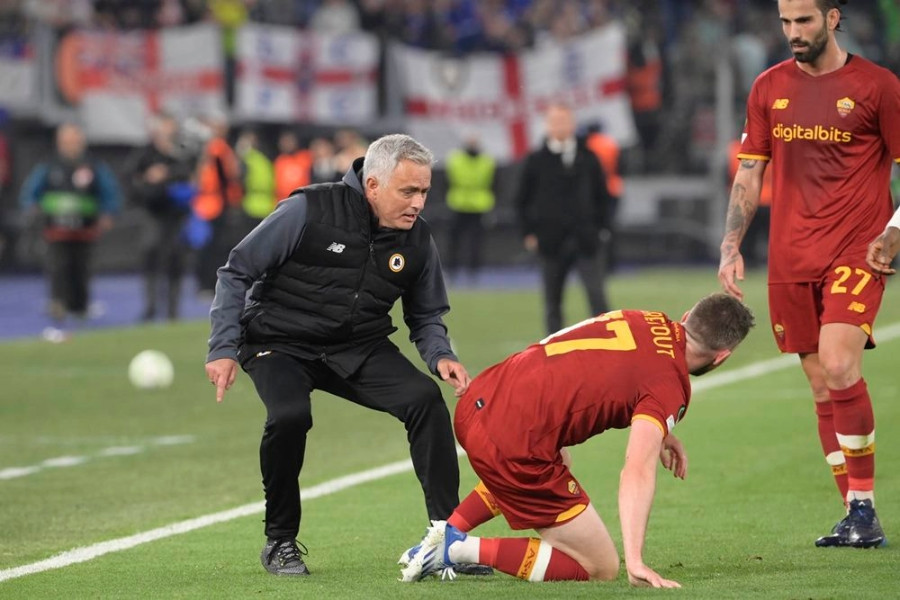 Mourinho lập kỳ tích, Roma vào chung kết cúp châu Âu sau 31 năm