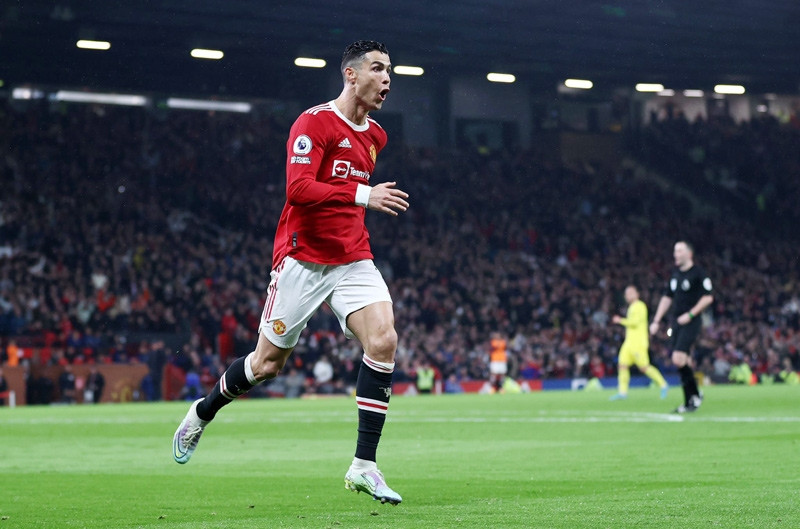 Ronaldo thăng hoa, MU vùi dập Brentford