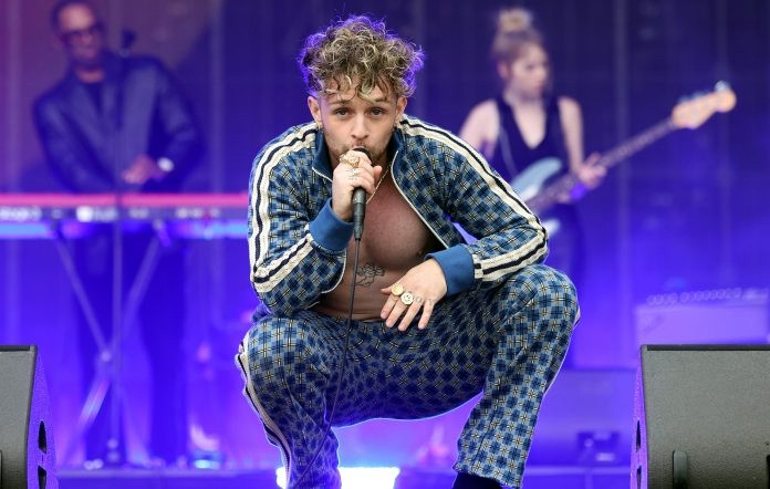 Ca sĩ nhập viện vì bị đánh rách tai, vỡ quai hàm và cướp sau show diễn