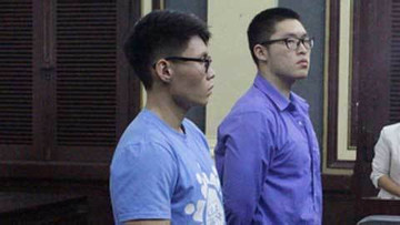 Nam thanh niên Trung Quốc đánh sưng mặt cảnh sát hầu tòa