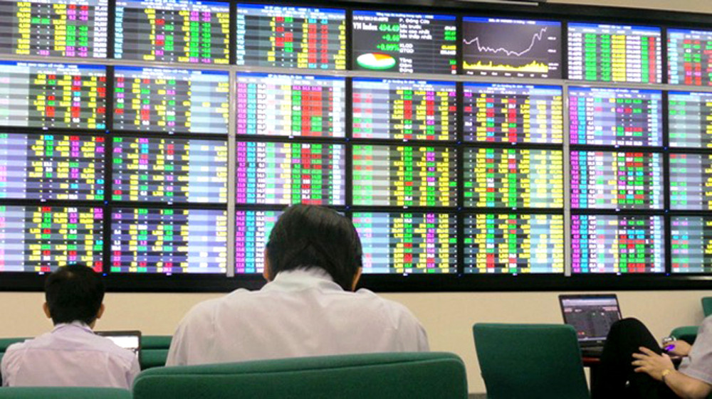 Theo các chuyên gia, những nhà đầu tư thiếu kinh nghiệm, kiến thức không nên tham gia vào thị trường chứng khoán