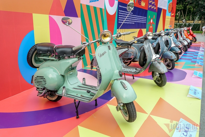 Ngắm dàn xe máy Vespa cổ trên 50 tuổi quy tụ ở Hà Nội