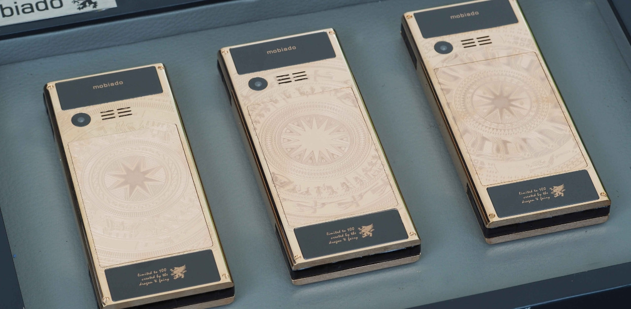See the trio of Mobiado phones with Dong Son beauty