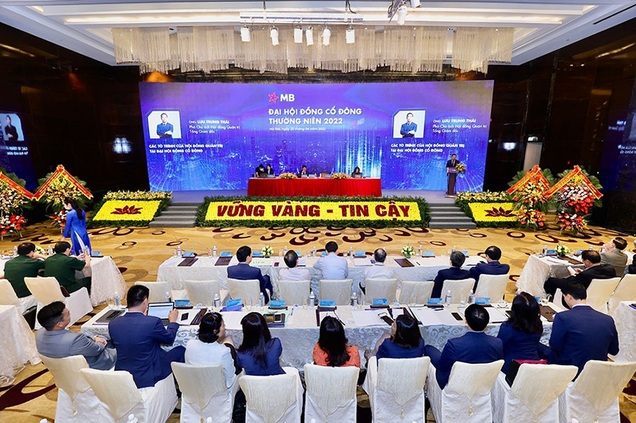 Ngân hàng yếu kém đầu tiên được chuyển giao bắt buộc
