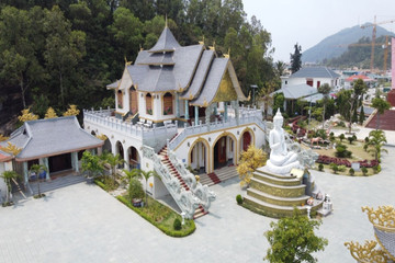 Ngôi chùa kiến trúc ‘lạ’, view cửa biển đẹp ngất ngây ở Thanh Hóa
