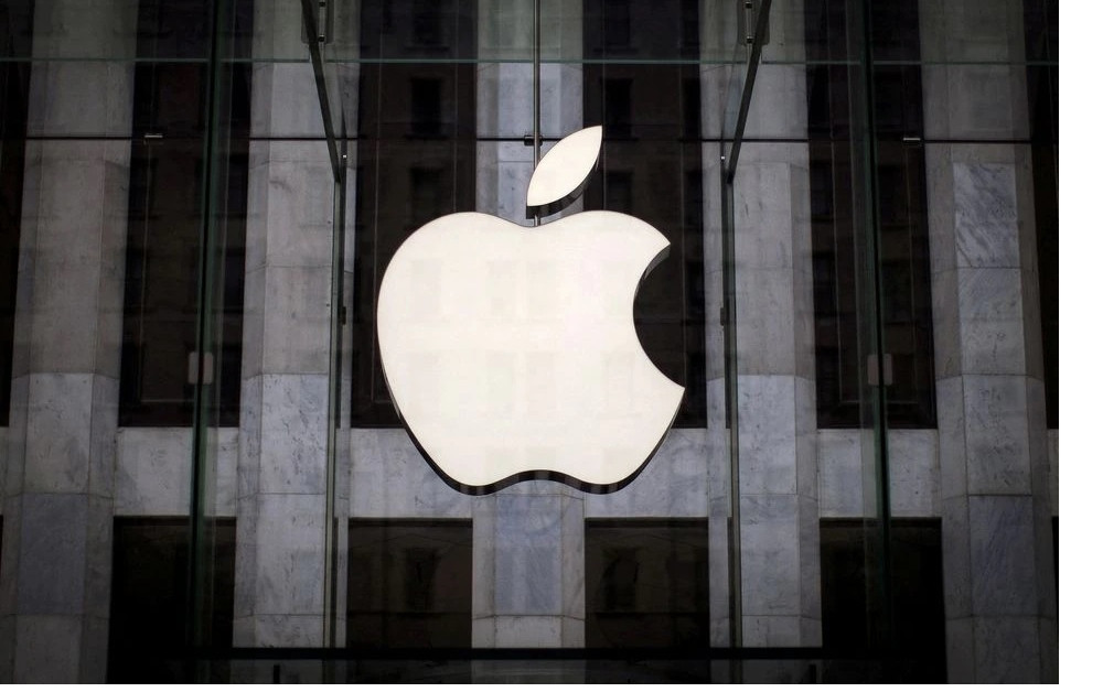 Russian users sue Apple