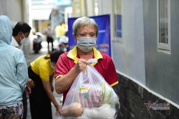 Nguồn tiền đã sẵn sàng, 7,3 triệu dân TP.HCM nhận hỗ trợ trong 15 ngày