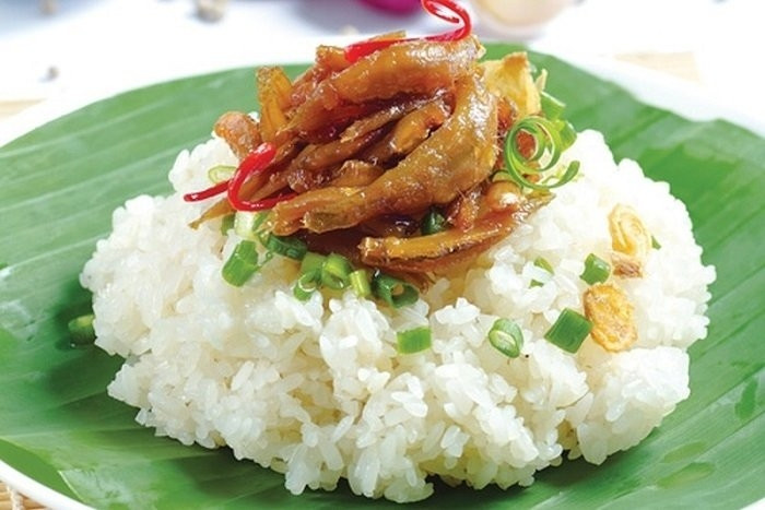 Nha Trang’s steamed sticky rice with braised anchovies offers a unique taste of the sea