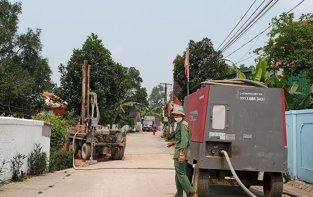 Đỗ xe trong ngõ, lúc quay về tài xế xấu hổ vì mảnh giấy nhắn để lại