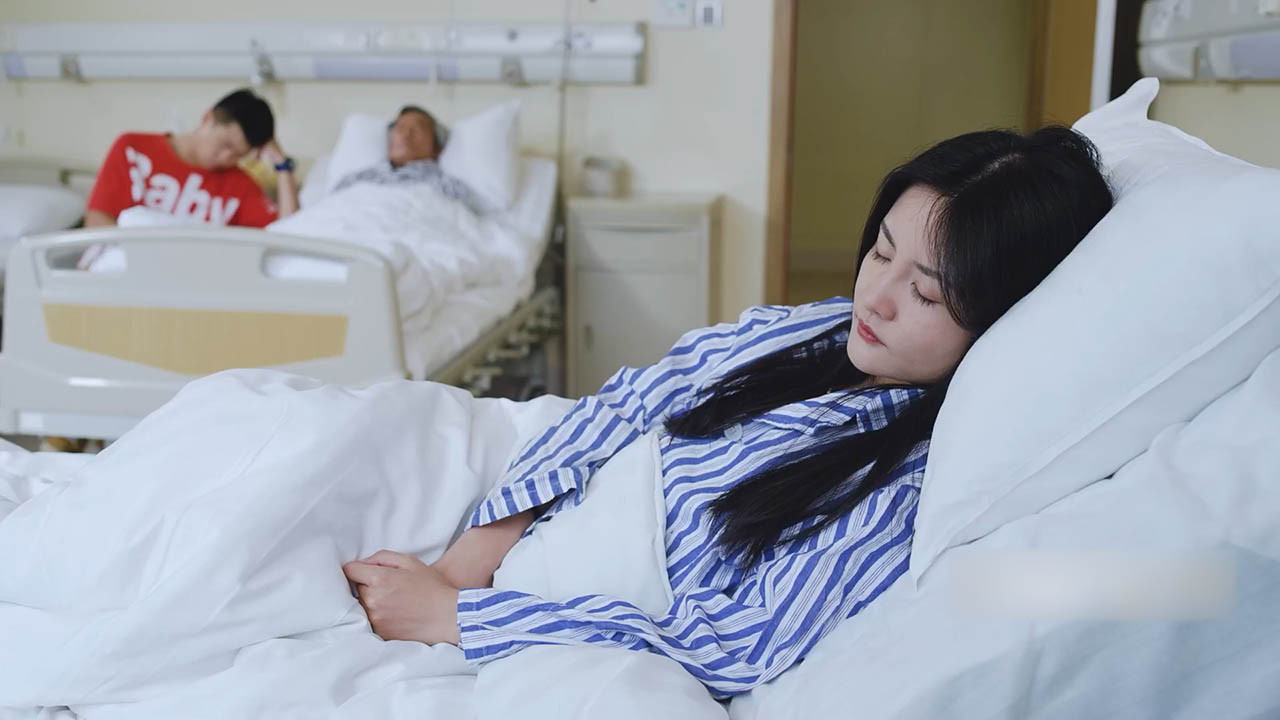 Nhờ hiếu thảo, chàng trai được cô gái trẻ cầu hôn và cái kết cười rung rốn