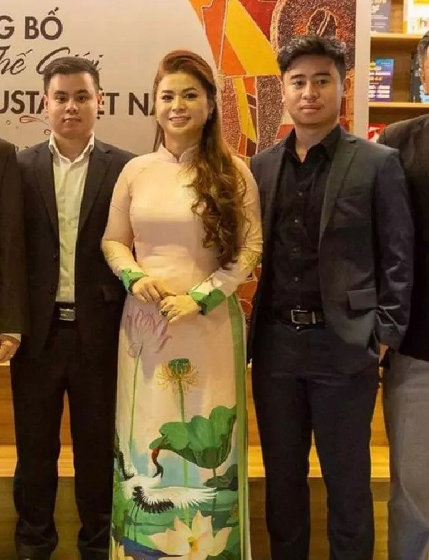 Chị mẹ quyền lực của hội thiếu gia, tiểu thư đình đám: Ai cũng có đế chế riêng, nhan sắc lẫn thần thái đều hơn người - Ảnh 5.