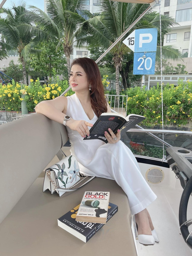 Chị mẹ quyền lực của hội thiếu gia, tiểu thư đình đám: Ai cũng có đế chế riêng, nhan sắc lẫn thần thái đều hơn người - Ảnh 6.