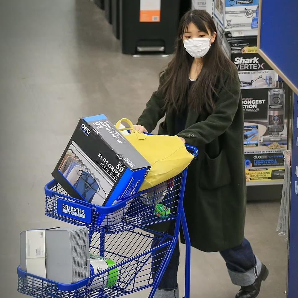 Cong chua thanh thuong dan van lien tuc bi soi xet anh 3