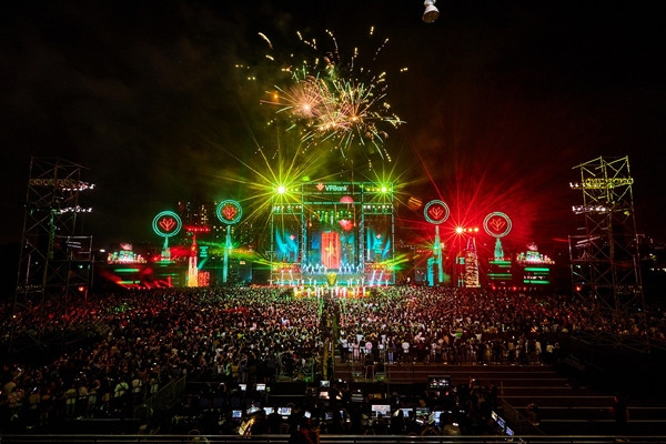 Explosive moments of Light Up Vietnam music festival