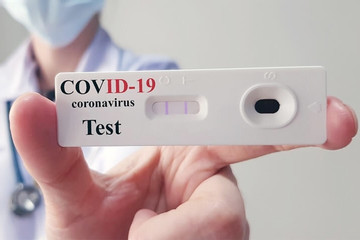 Những người cố tình tiếp xúc với virus nhưng vẫn không mắc Covid-19