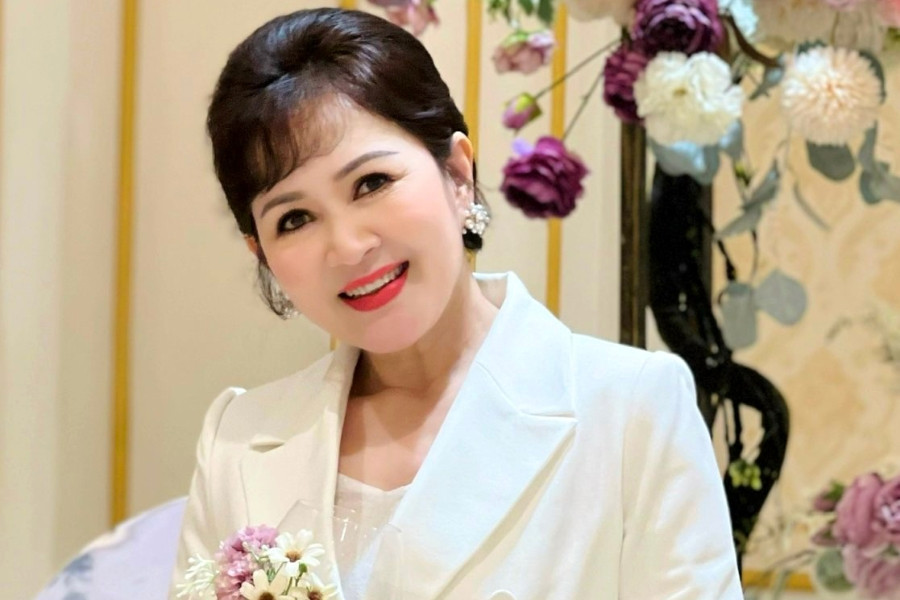NSND Minh Hòa U60: Lên chức mẹ chồng, tự làm giám đốc kiêm nhân viên