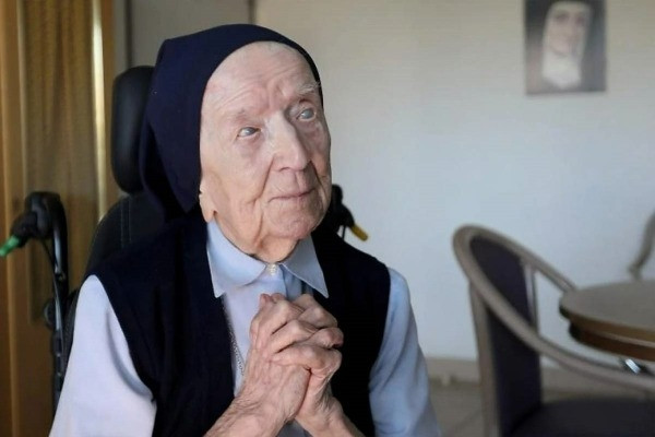 Nữ tu sĩ Pháp trở thành người cao tuổi nhất thế giới