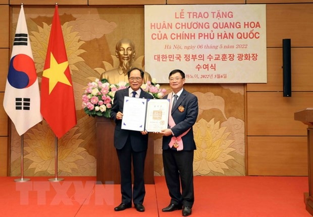 Ông Trần Văn Túy được Hàn Quốc tặng Huân chương Quang Hoa