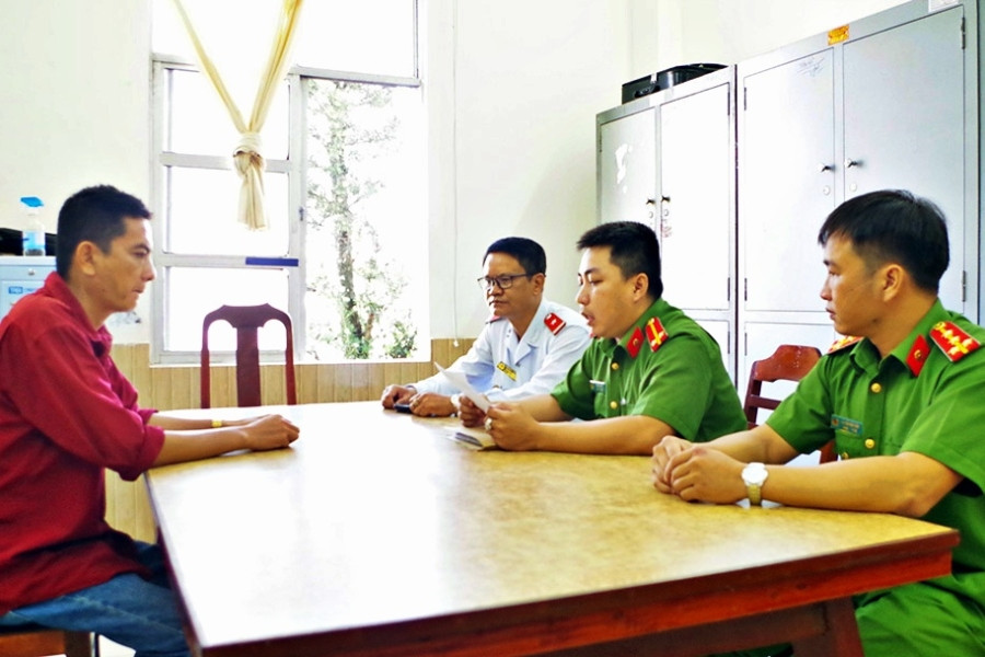 Phạt chủ tàu bỏ rơi đoàn khách giữa đường vì không vào vườn trái cây ở Cần Thơ