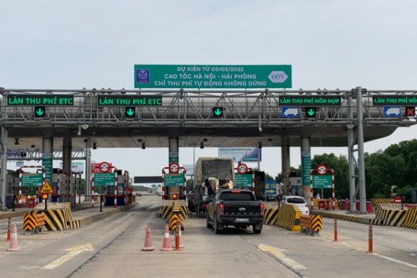 Phạt xe cố tình không dán thẻ thu phí tự động đi vào cao tốc Hà Nội - Hải Phòng