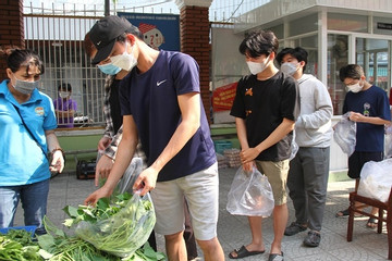 Phiên chợ 0 đồng giúp sinh viên Đà Nẵng vượt khó