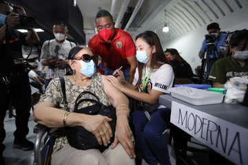 Philippines có ca nhiễm BA.2.12 đầu tiên, Malaysia nới quy định phòng dịch