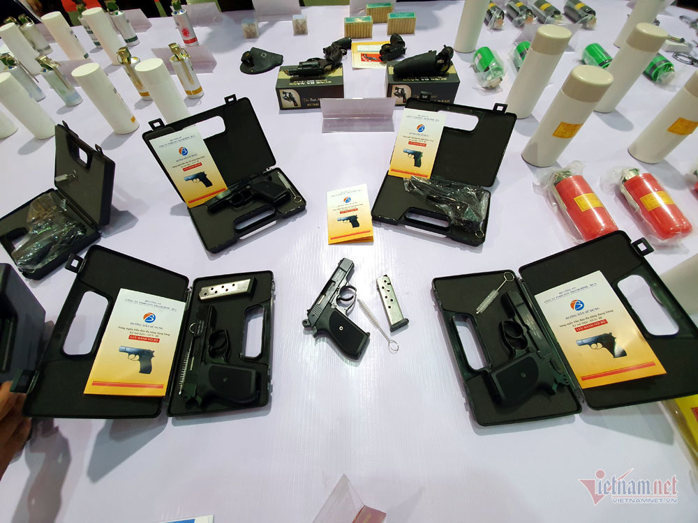 Chiêm ngưỡng tên lửa, tàu chiến, xe tăng cực mạnh ở Hà Nội