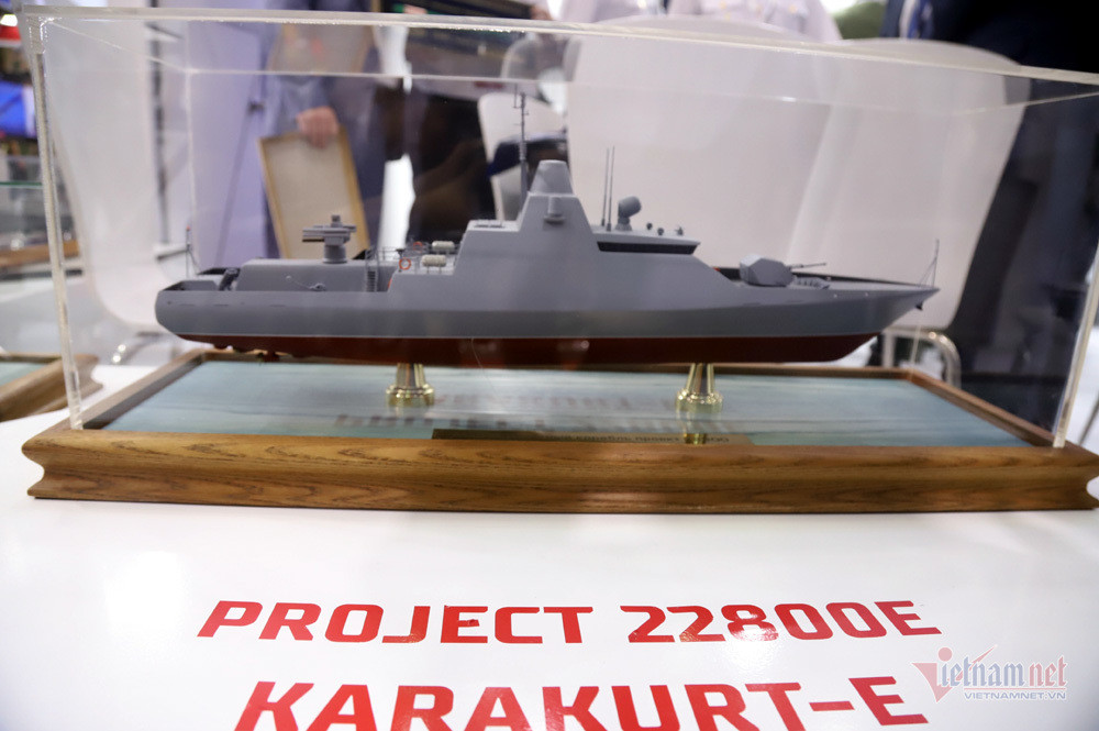 Chiêm ngưỡng tên lửa, tàu chiến, xe tăng cực mạnh ở Hà Nội