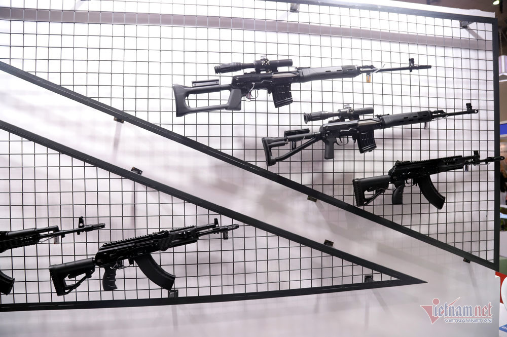 Chiêm ngưỡng tên lửa, tàu chiến, xe tăng cực mạnh ở Hà Nội