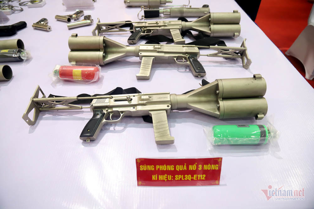 Chiêm ngưỡng tên lửa, tàu chiến, xe tăng cực mạnh ở Hà Nội