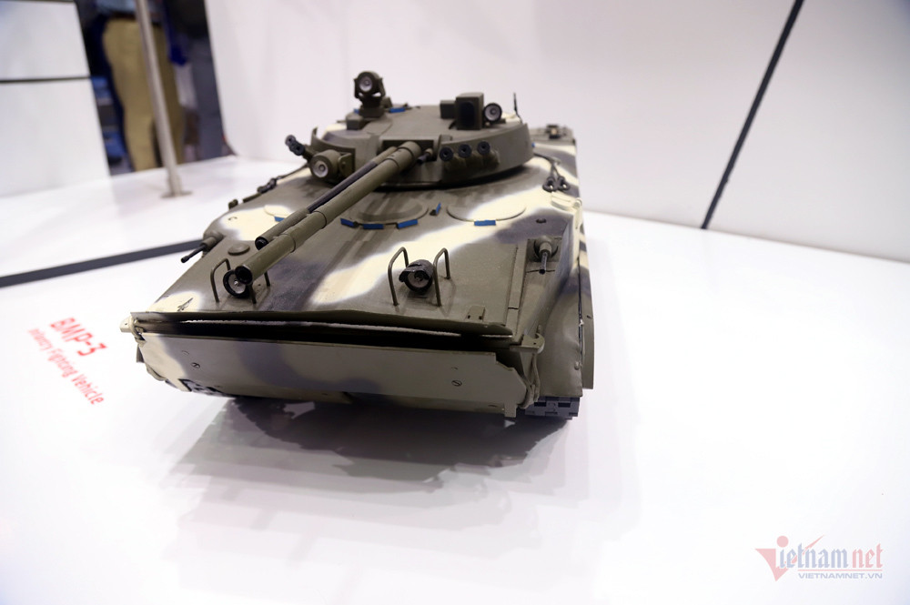 Chiêm ngưỡng tên lửa, tàu chiến, xe tăng cực mạnh ở Hà Nội