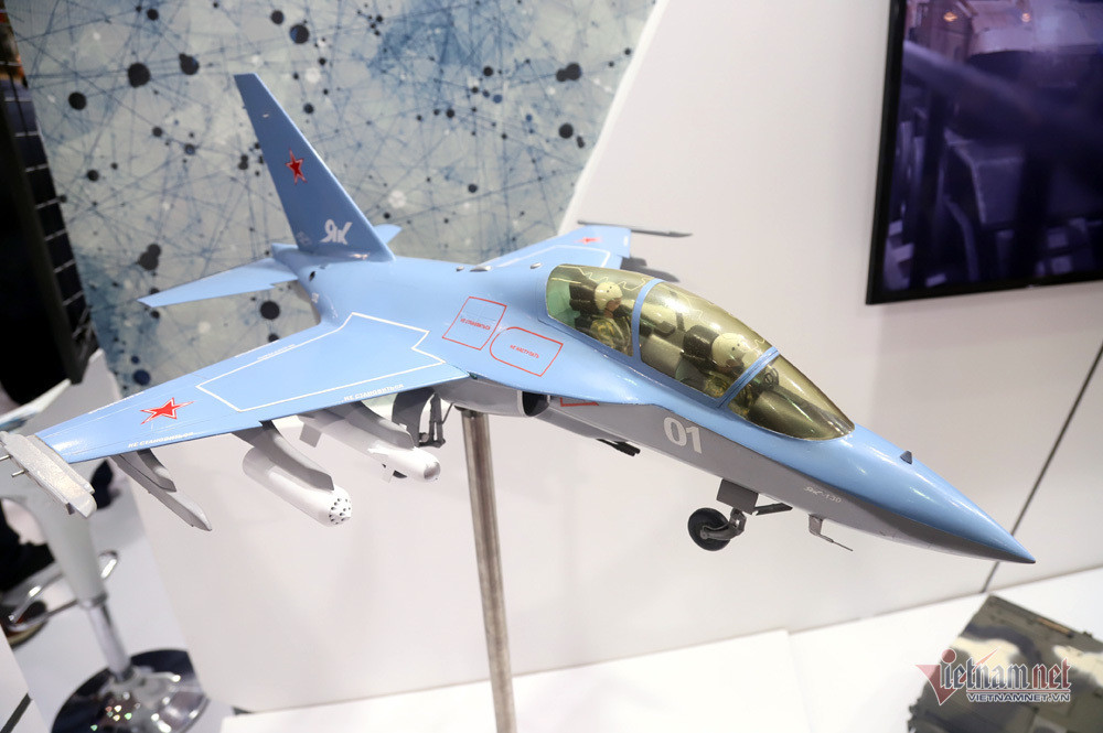 Chiêm ngưỡng tên lửa, tàu chiến, xe tăng cực mạnh ở Hà Nội