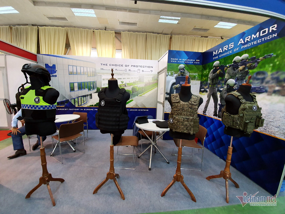 Chiêm ngưỡng tên lửa, tàu chiến, xe tăng cực mạnh ở Hà Nội