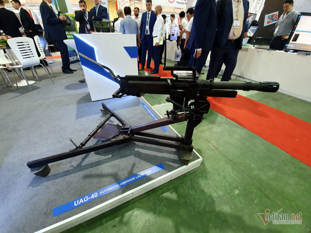 Chiêm ngưỡng tên lửa, tàu chiến, xe tăng cực mạnh ở Hà Nội