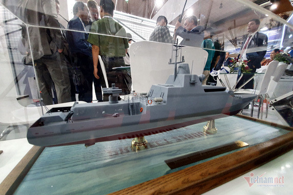 Chiêm ngưỡng tên lửa, tàu chiến, xe tăng cực mạnh ở Hà Nội