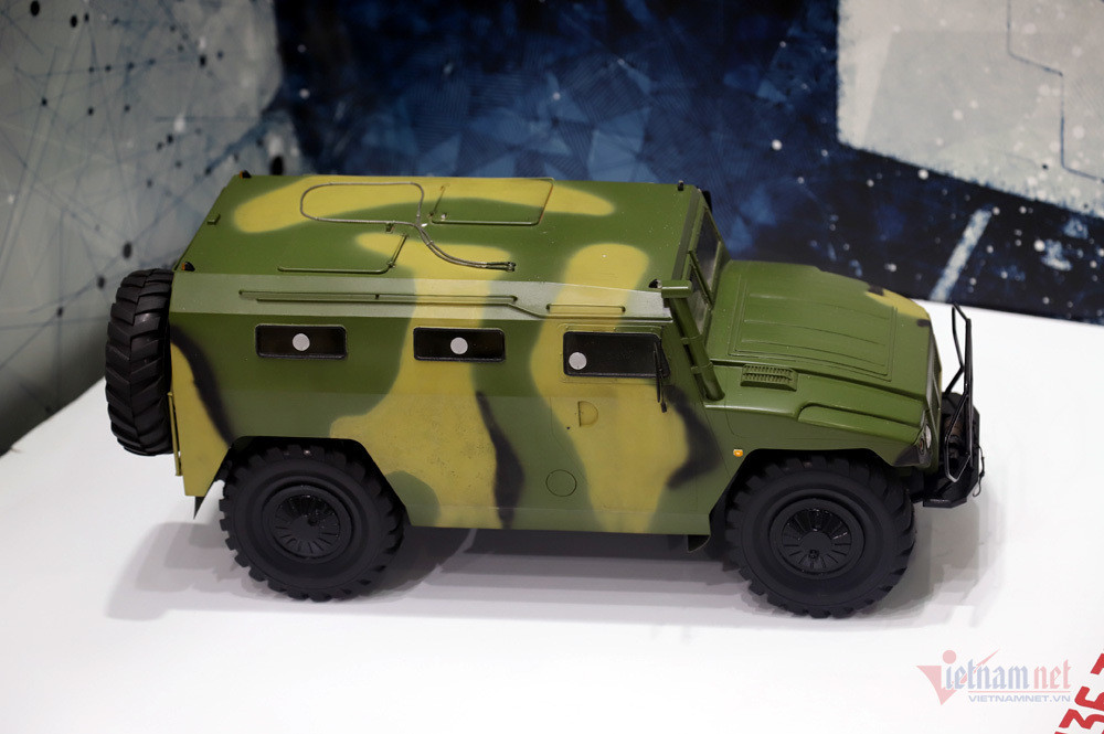 Chiêm ngưỡng tên lửa, tàu chiến, xe tăng cực mạnh ở Hà Nội