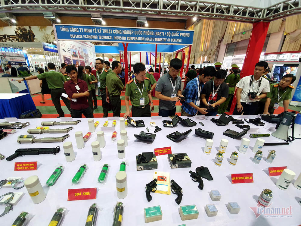 Chiêm ngưỡng tên lửa, tàu chiến, xe tăng cực mạnh ở Hà Nội