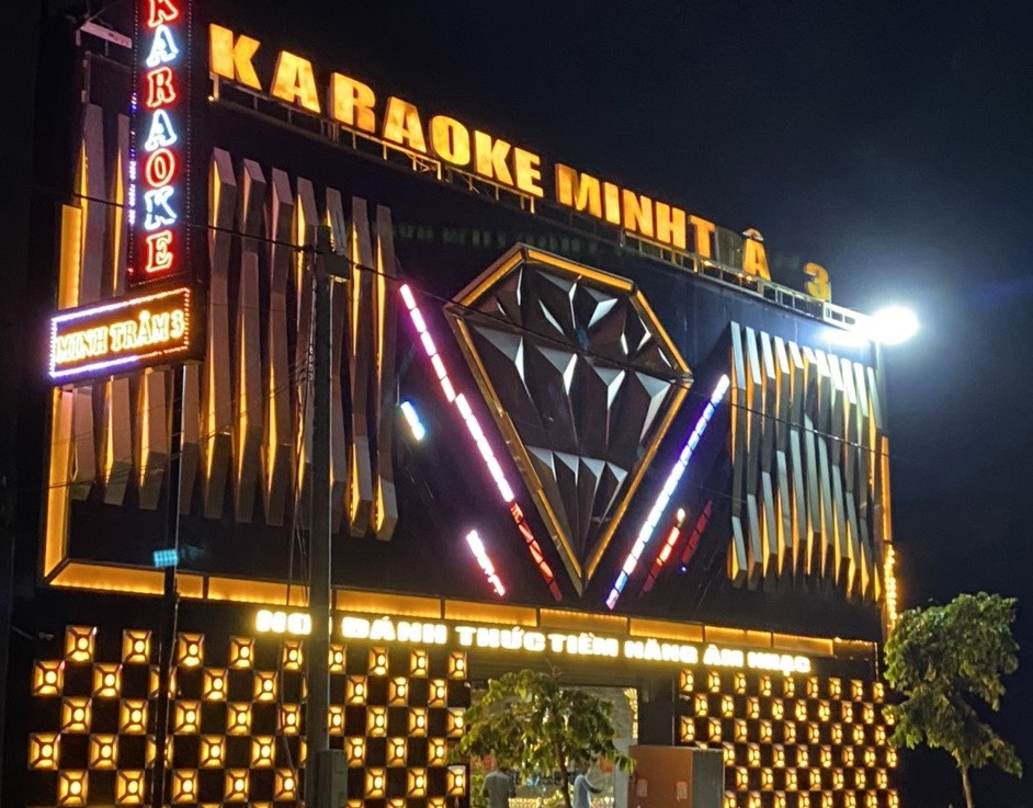 Mâu thuẫn khi tính tiền tại quán karaoke, khách bị bắt trói đánh đập