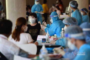 Quảng Ninh: Thần tốc tiêm vaccine phòng COVID-19 cho người dân