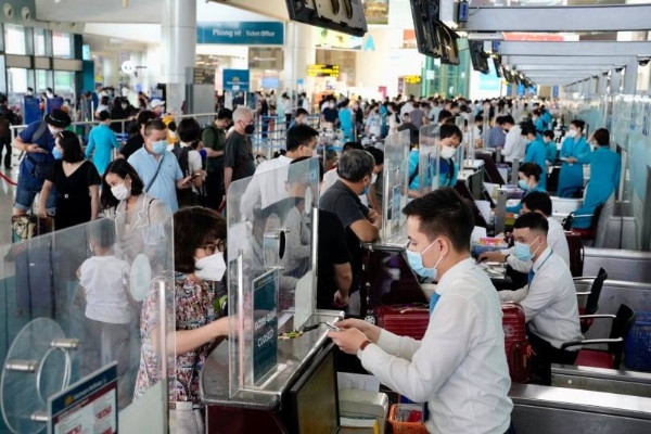 Sân bay Nội Bài, ga Hà Nội đón lượng khách cao kỷ lục dịp nghỉ lễ Giỗ Tổ Hùng Vương