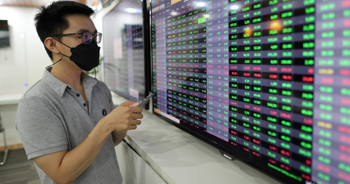 Tài khoản chứng khoán lỗ nặng, nhà đầu tư nên 