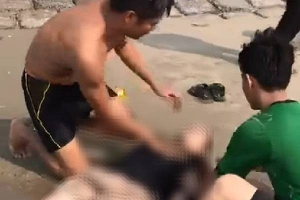 Tắm biển ở Bà Rịa - Vũng Tàu  người phụ nữ bị sóng cuốn xa 150m