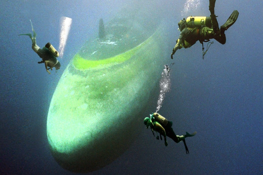 Tàu ngầm mắc kẹt dưới đáy biển, thủy thủ được giải cứu thế nào?