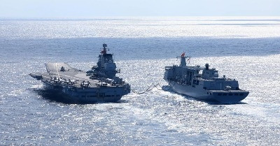 US and Chinese aircraft carriers conduct exercises near Taiwan at the same time