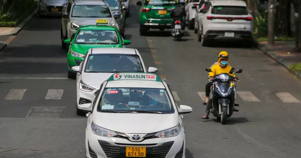 Taxi, xe công nghệ chật vật với giá xăng