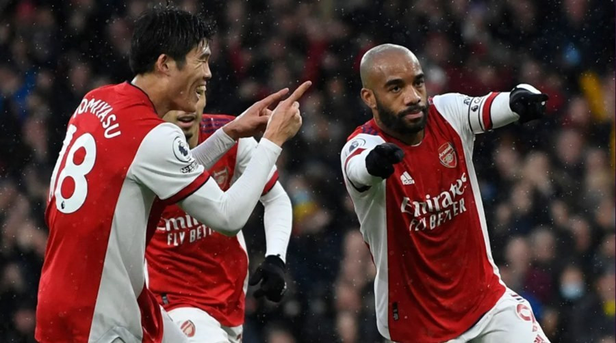 Thắng đậm Southampton, Arsenal đua gắt với MU